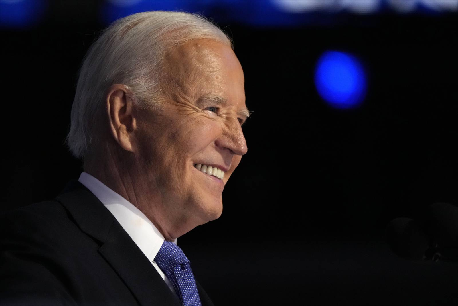 Biden gets a rousing ovation from Democrats as he gives Harris an