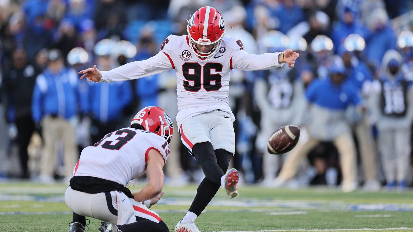 No. 1 UGA downs Kentucky to stay unbeaten 960 The Ref